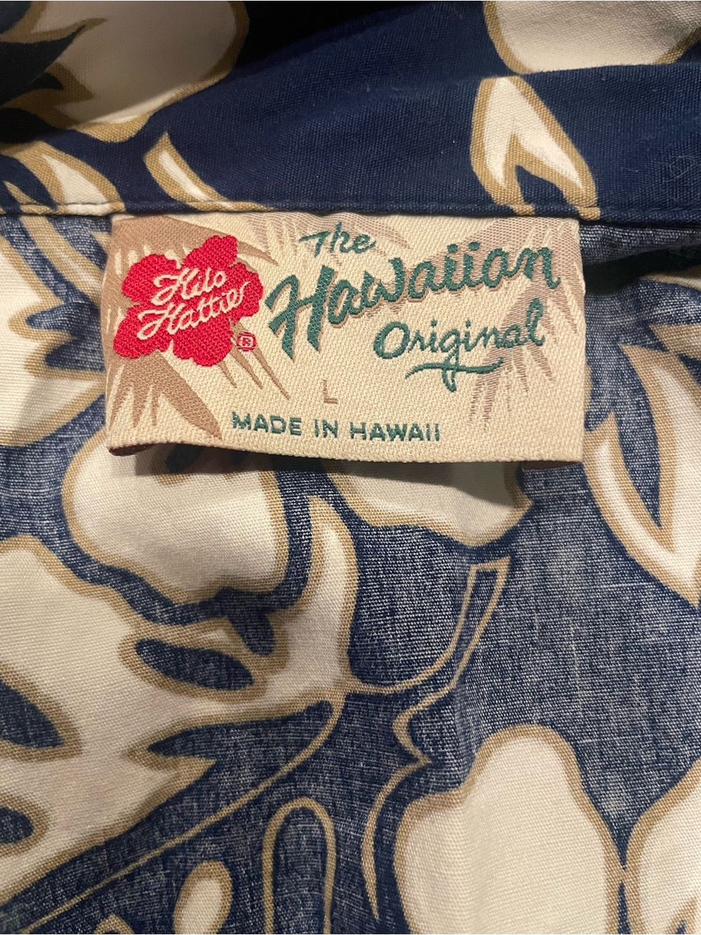 Vintage Hilo Hattie Navy and Cream Floral Aloha Short Sleeve Shirt / Large
